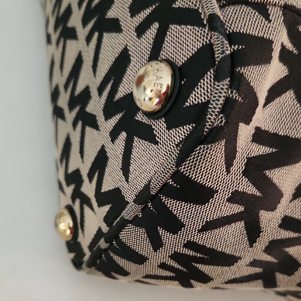 Michael Kors Signature Black and Tan Tote - Picture 5 of 14